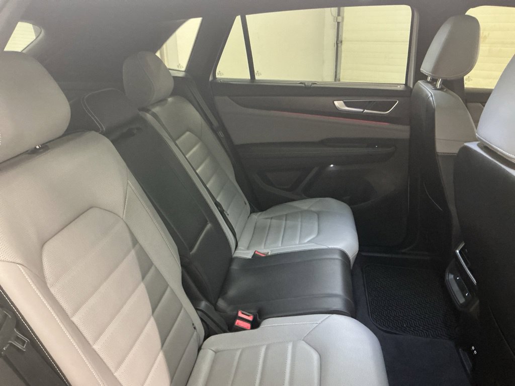 Used 2024 Volkswagen Atlas Cross Sport SEL R-Line AWD/4WD image 40