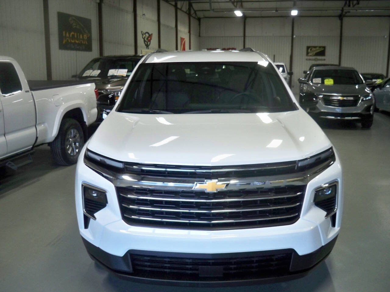 Used 2025 Chevrolet Traverse LT w/ LPO, Floor Liner Package FWD image 2