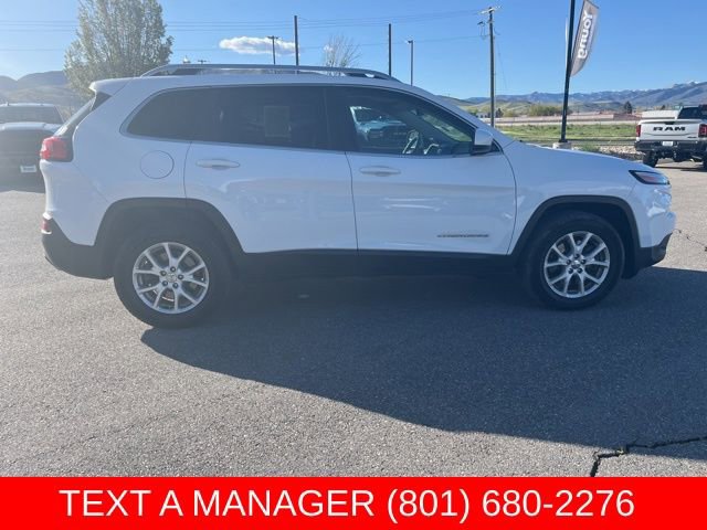 Used 2017 Jeep Cherokee Latitude w/ Cold Weather Group AWD/4WD image 2