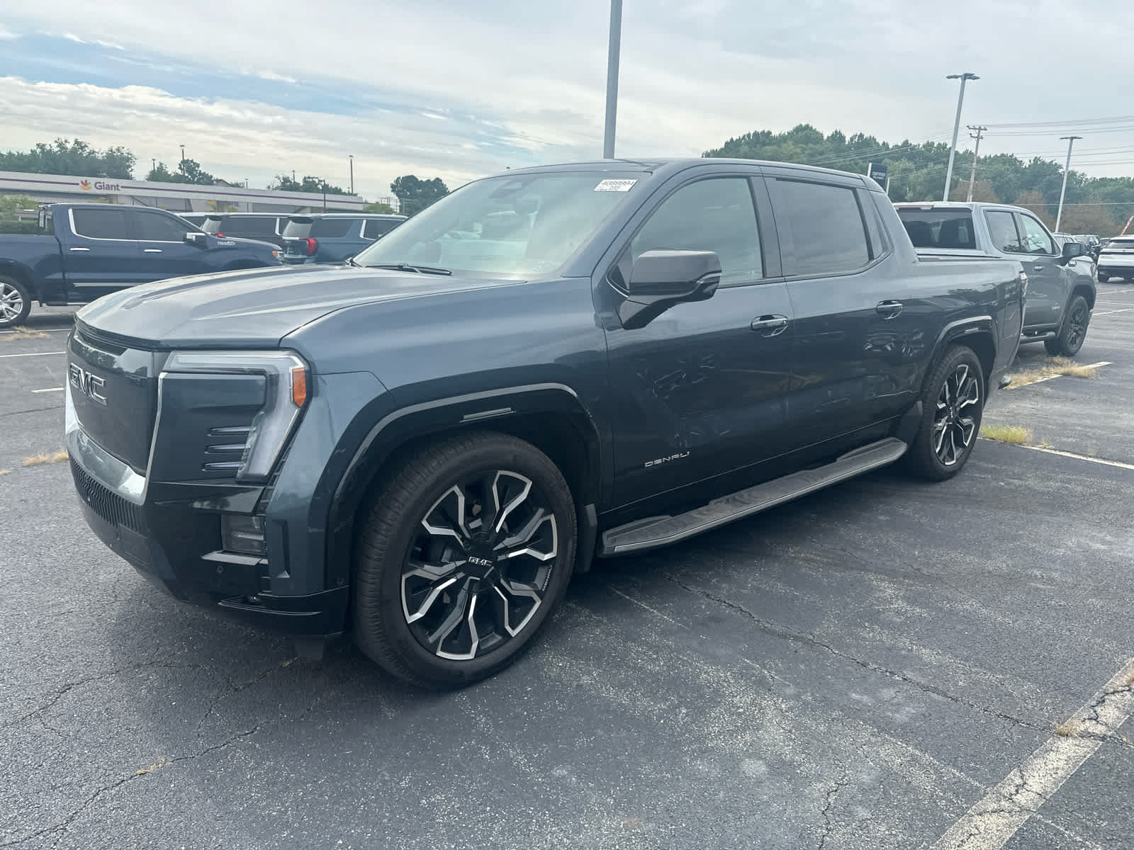Used 2025 GMC Sierra EV Denali AWD/4WD image 3
