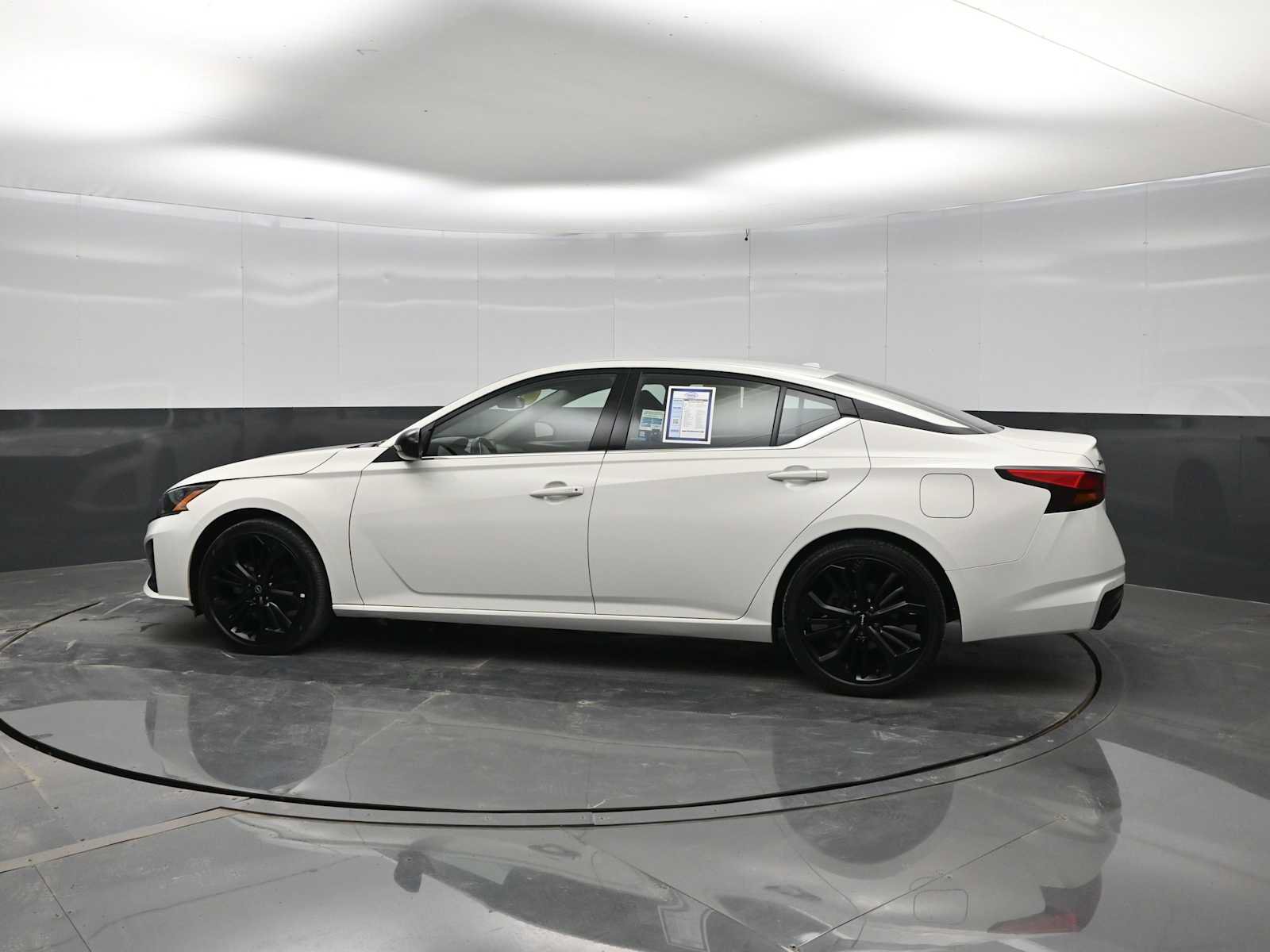 Used 2025 Nissan Altima 2.5 SR FWD image 5