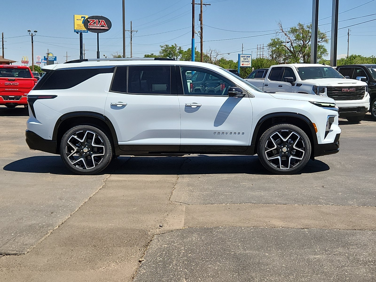 New 2026 Chevrolet Traverse High Country w/ LPO, Floor Liner Package AWD/4WD image 5