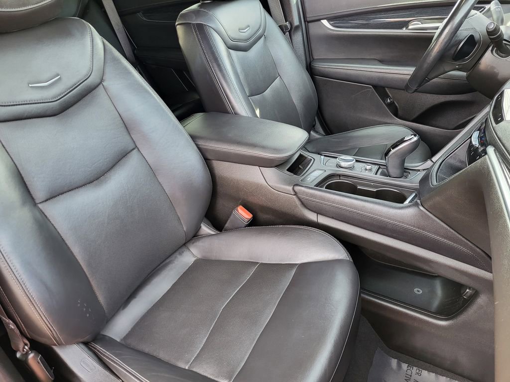 Used 2023 Cadillac XT5 Premium Luxury AWD/4WD image 5