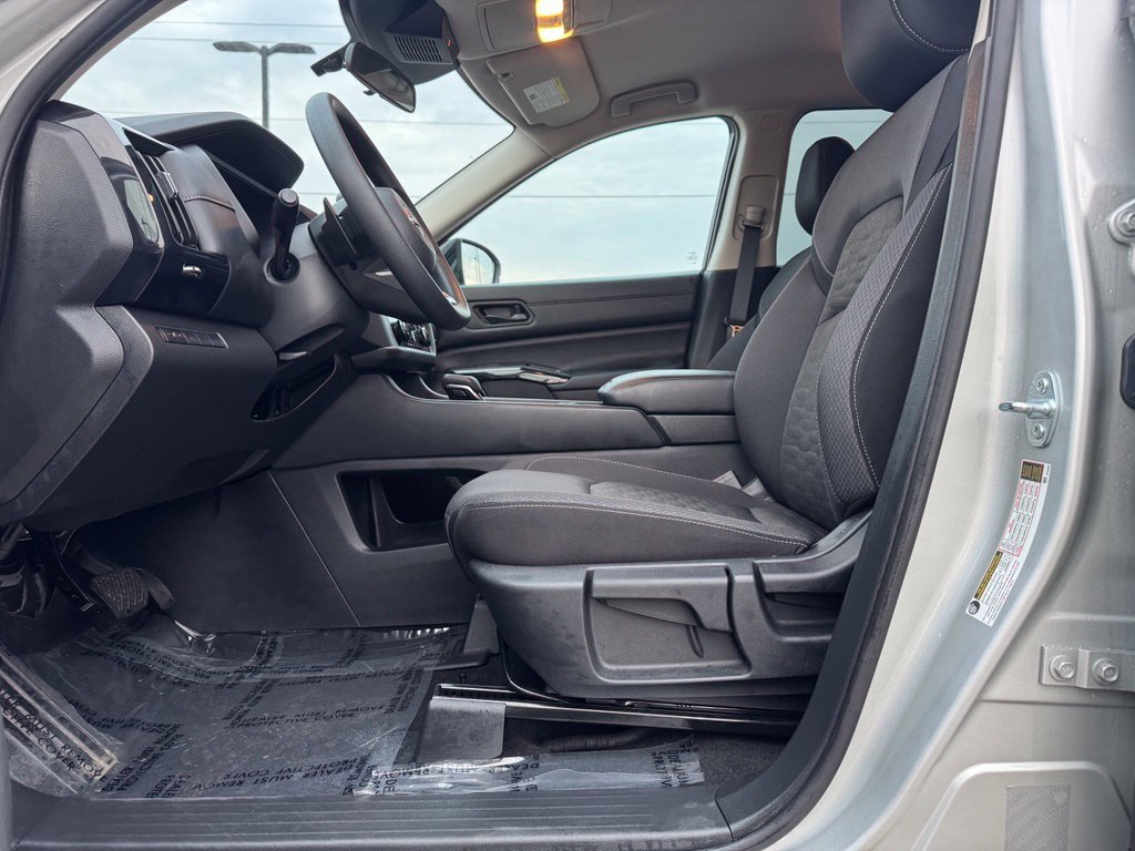 Used 2025 Nissan Pathfinder S AWD/4WD image 6