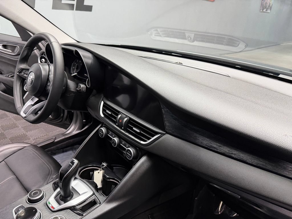 Used 2020 Alfa Romeo Giulia RWD image 49