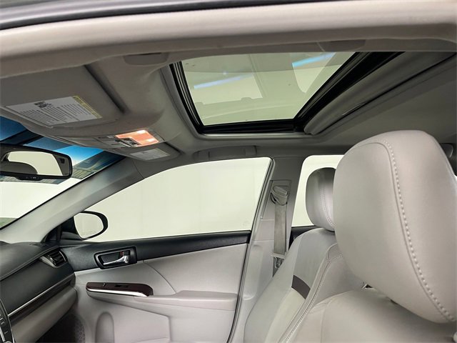 Used 2012 Toyota Camry L image 16