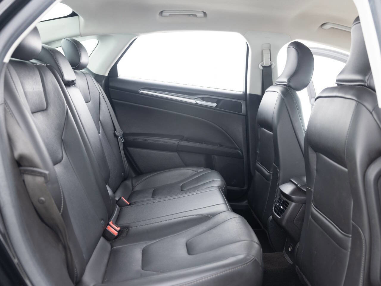 Used 2016 Ford Fusion Titanium image 29