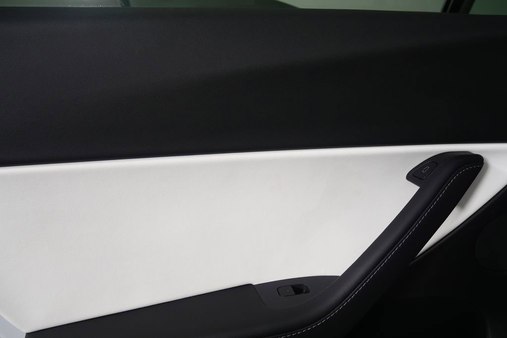 Used 2021 Tesla Model Y Long Range image 15