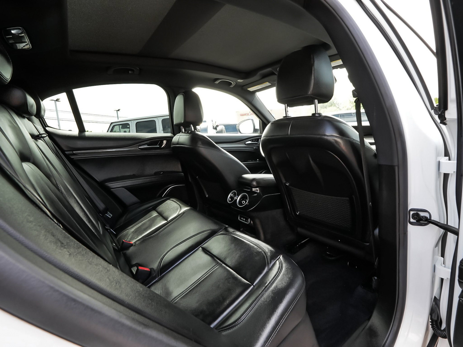Used 2023 Alfa Romeo Stelvio Ti AWD/4WD image 39