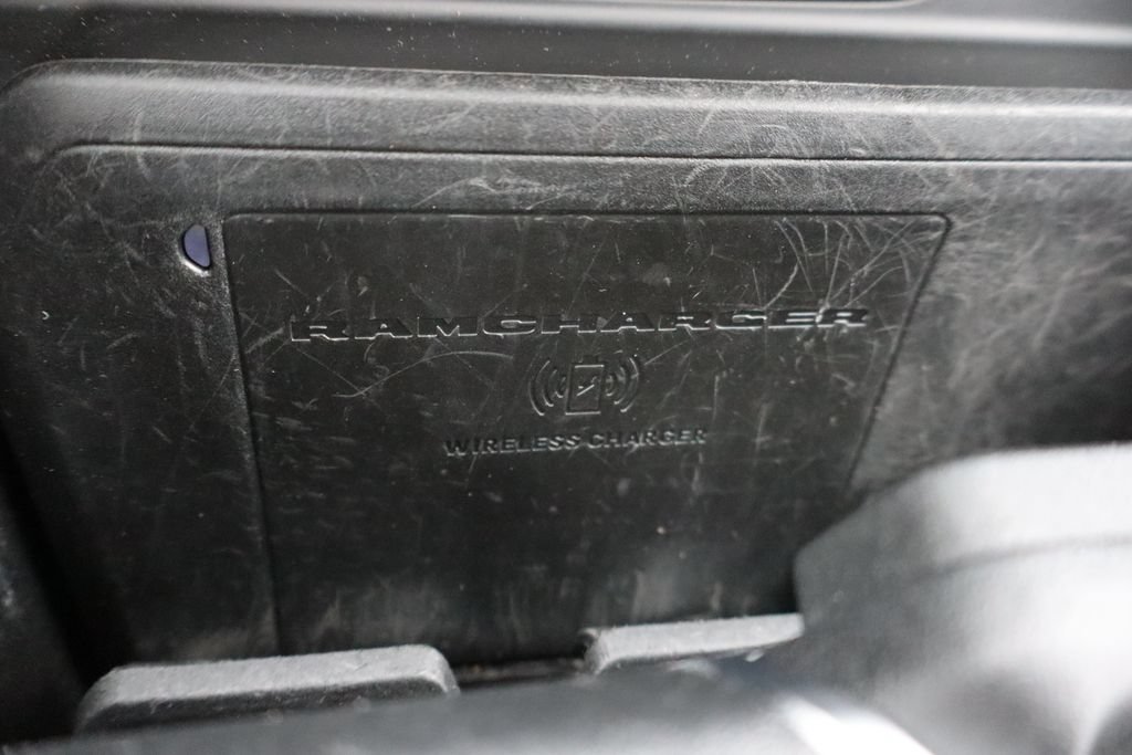 Used 2019 RAM 1500 Laramie AWD/4WD image 17