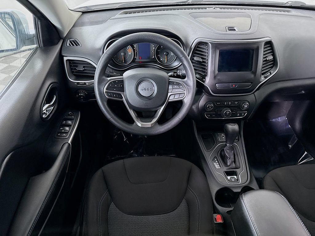 Used 2019 Jeep Cherokee Latitude w/ Popular Appearance Group FWD image 3