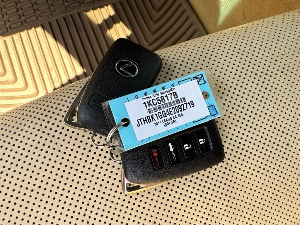 Used 2014 Lexus ES 350 w/ Luxury Package FWD image 36