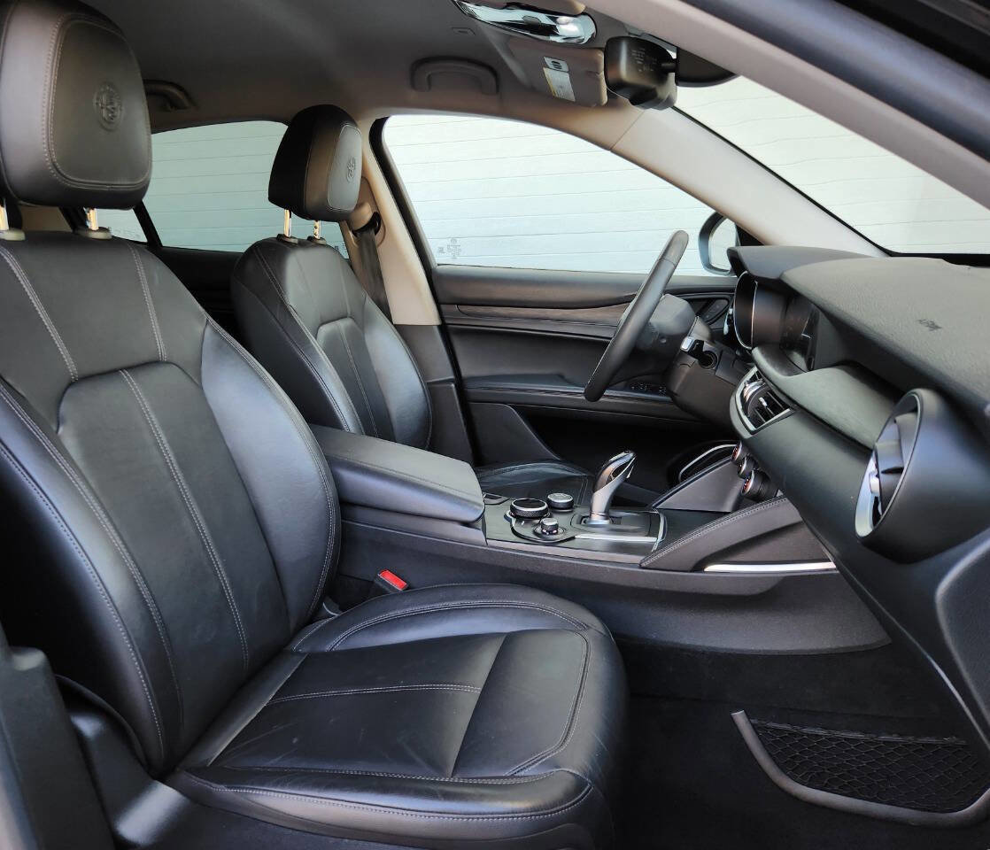 Used 2018 Alfa Romeo Stelvio Base AWD 4dr Crossover image 8