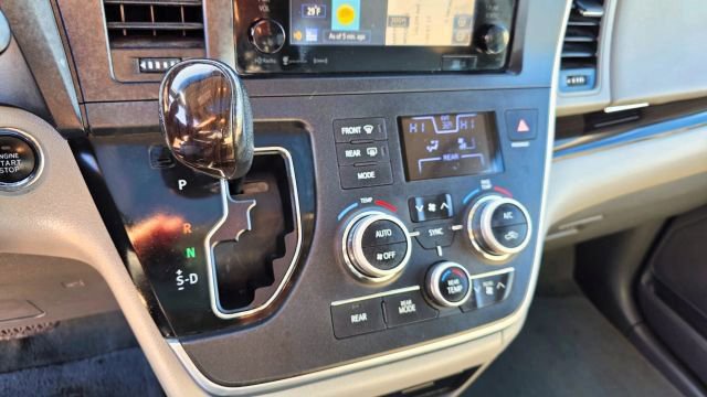 Used 2017 Toyota Sienna XLE Premium w/ Cargo Management Package image 18