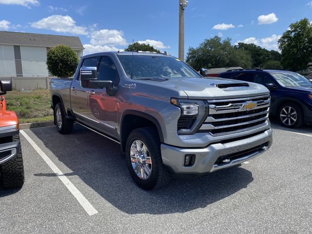 Used 2024 Chevrolet Silverado 2500 High Country w/ High Country Premium Package AWD/4WD image 3