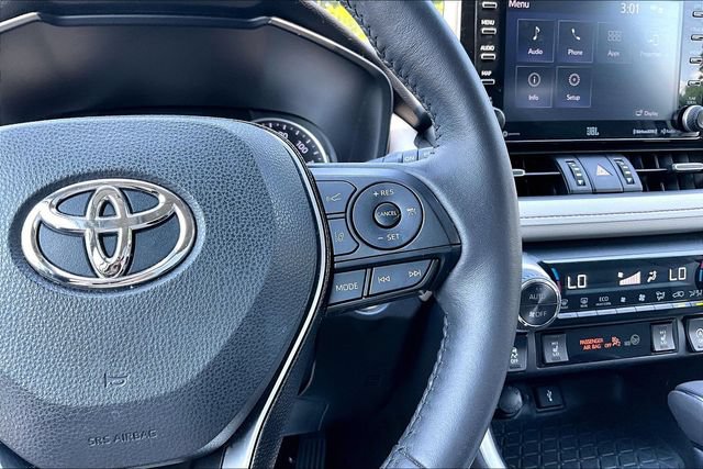 Used 2021 Toyota RAV4 XLE Premium AWD/4WD image 15