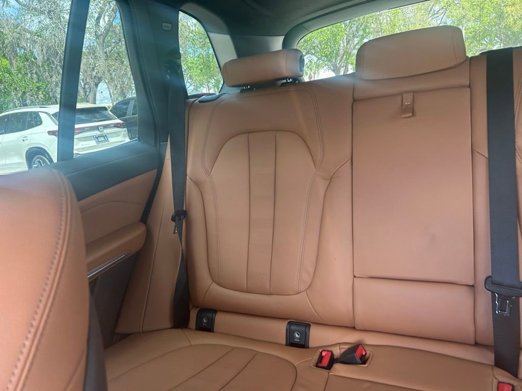 Used 2022 BMW X5 xDrive40i w/ Premium Package AWD/4WD image 12