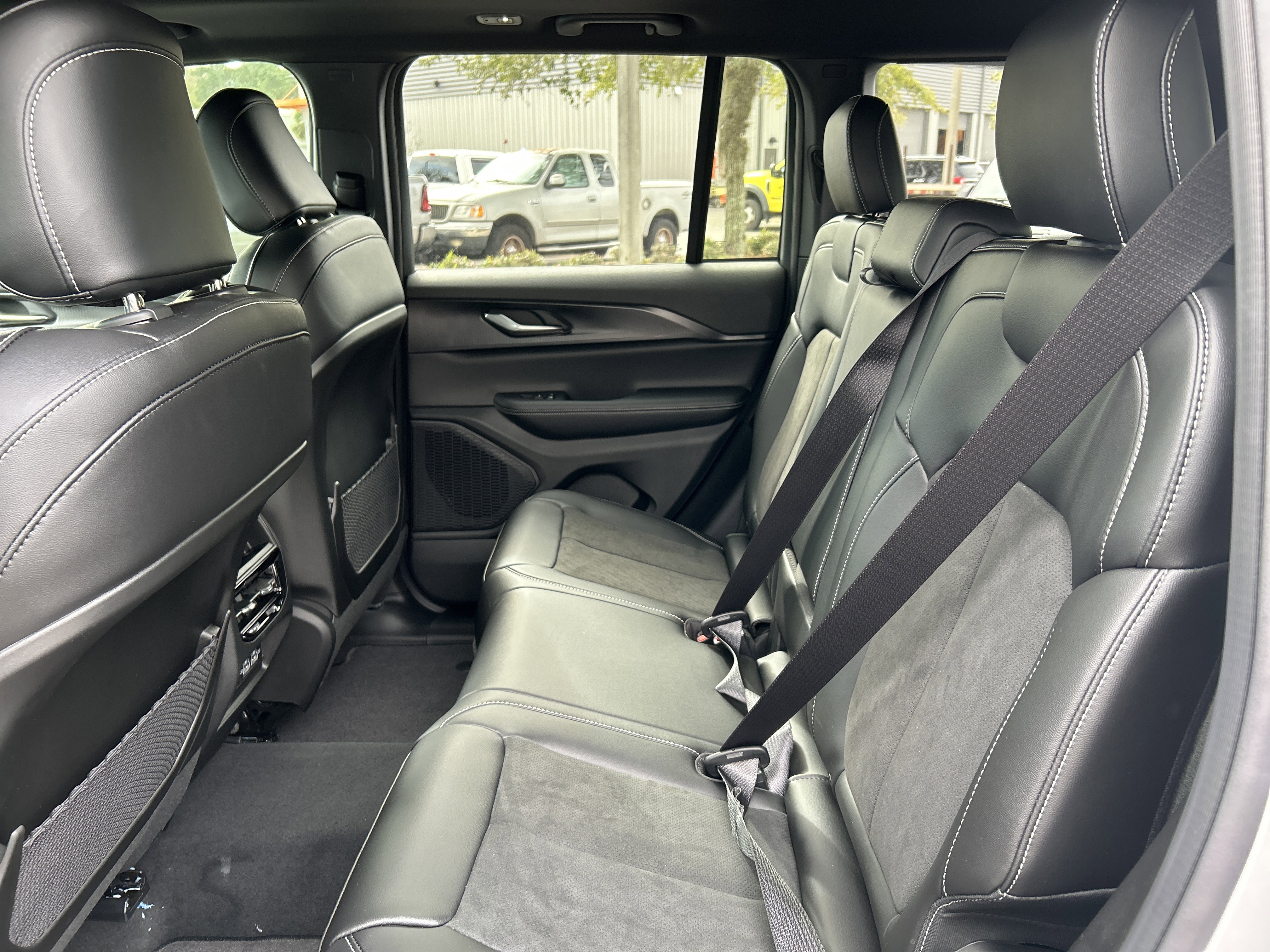 New 2025 Jeep Grand Cherokee Altitude image 58