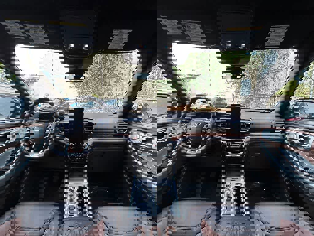 Used 2024 Ford Explorer King Ranch w/ Technology Package AWD/4WD image 10