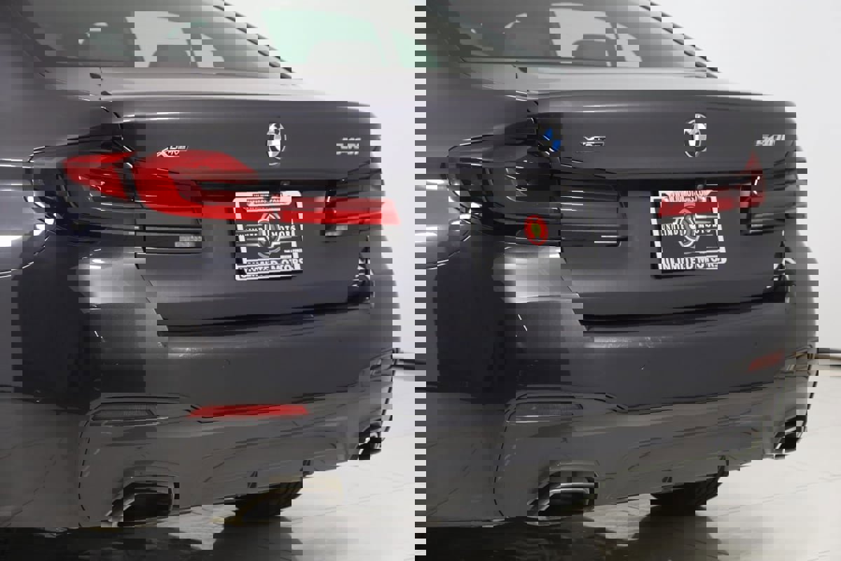 Used 2023 BMW 540i xDrive w/ M Sport Package image 24