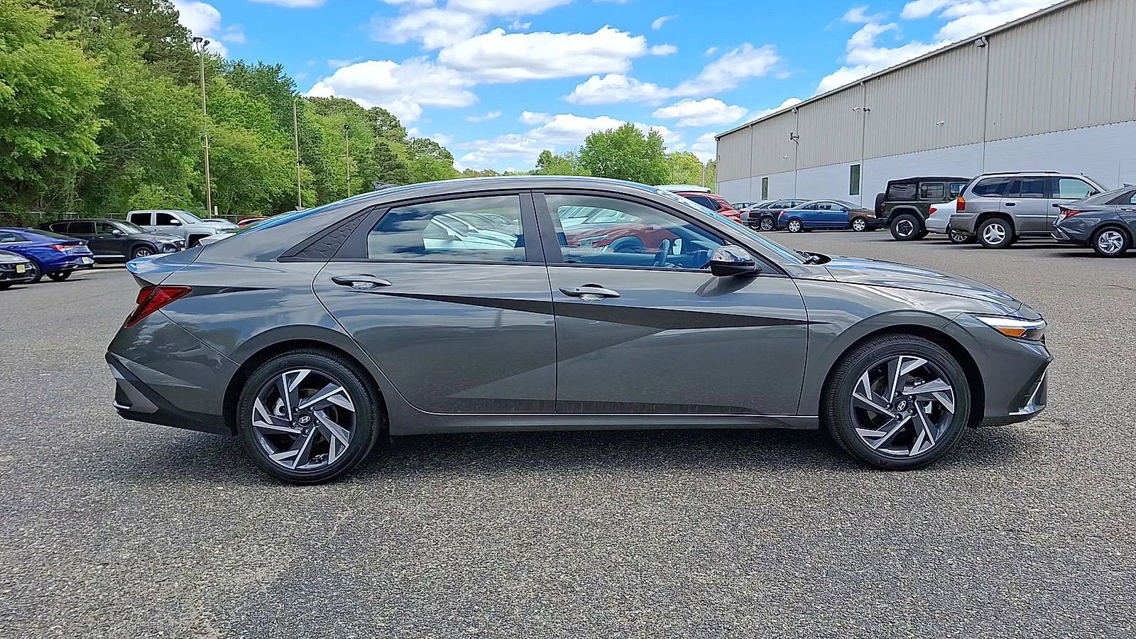 Used 2025 Hyundai Elantra Sport FWD image 9