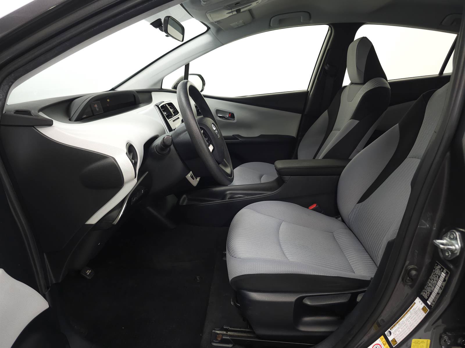 Used 2016 Toyota Prius Two FWD image 4