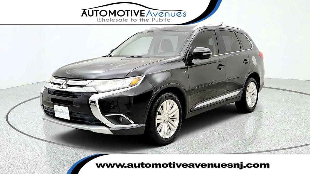 Used 2016 Mitsubishi Outlander GT AWD/4WD image 1