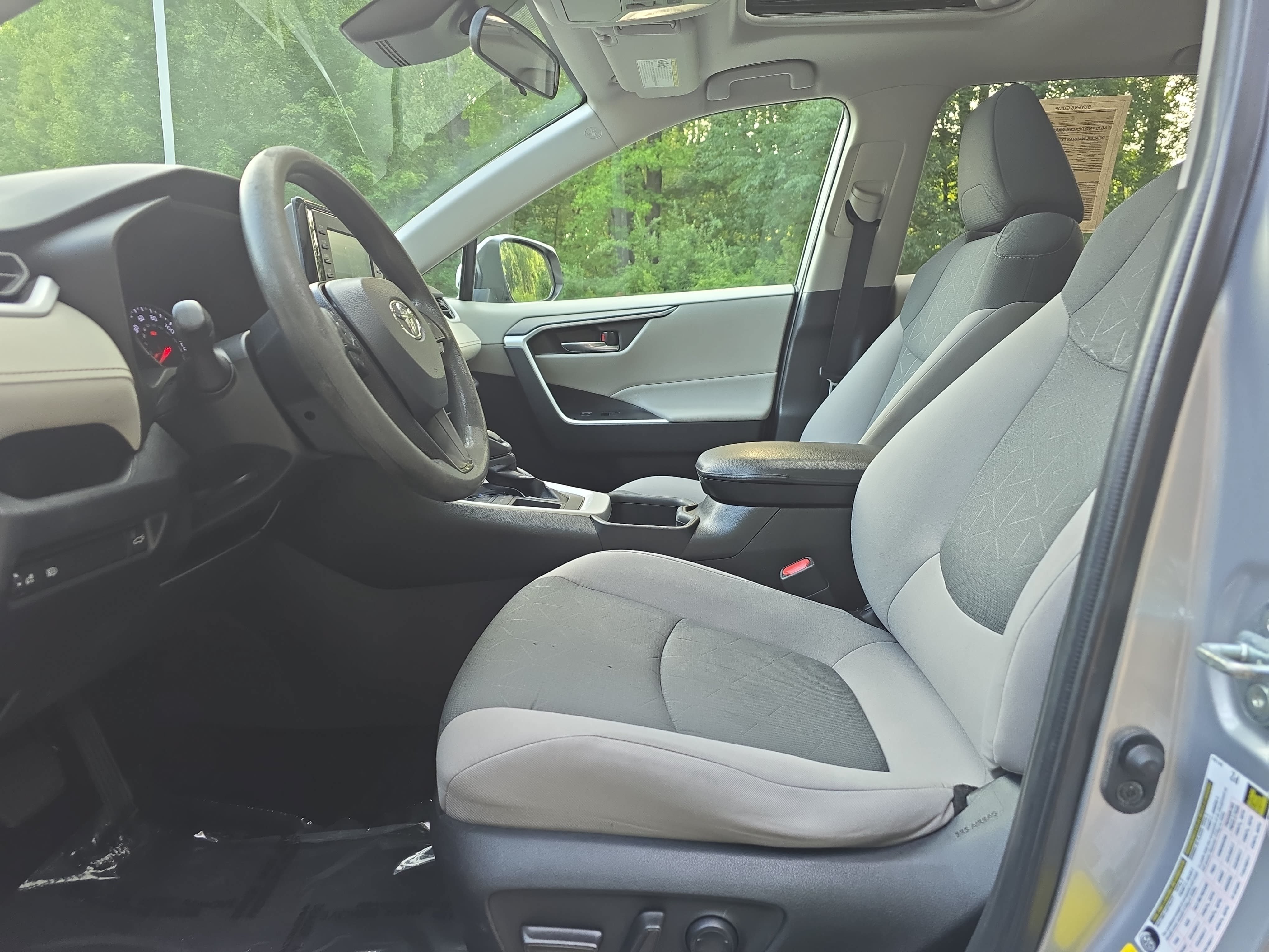 Used 2022 Toyota RAV4 XLE w/ Convenience Package FWD image 14