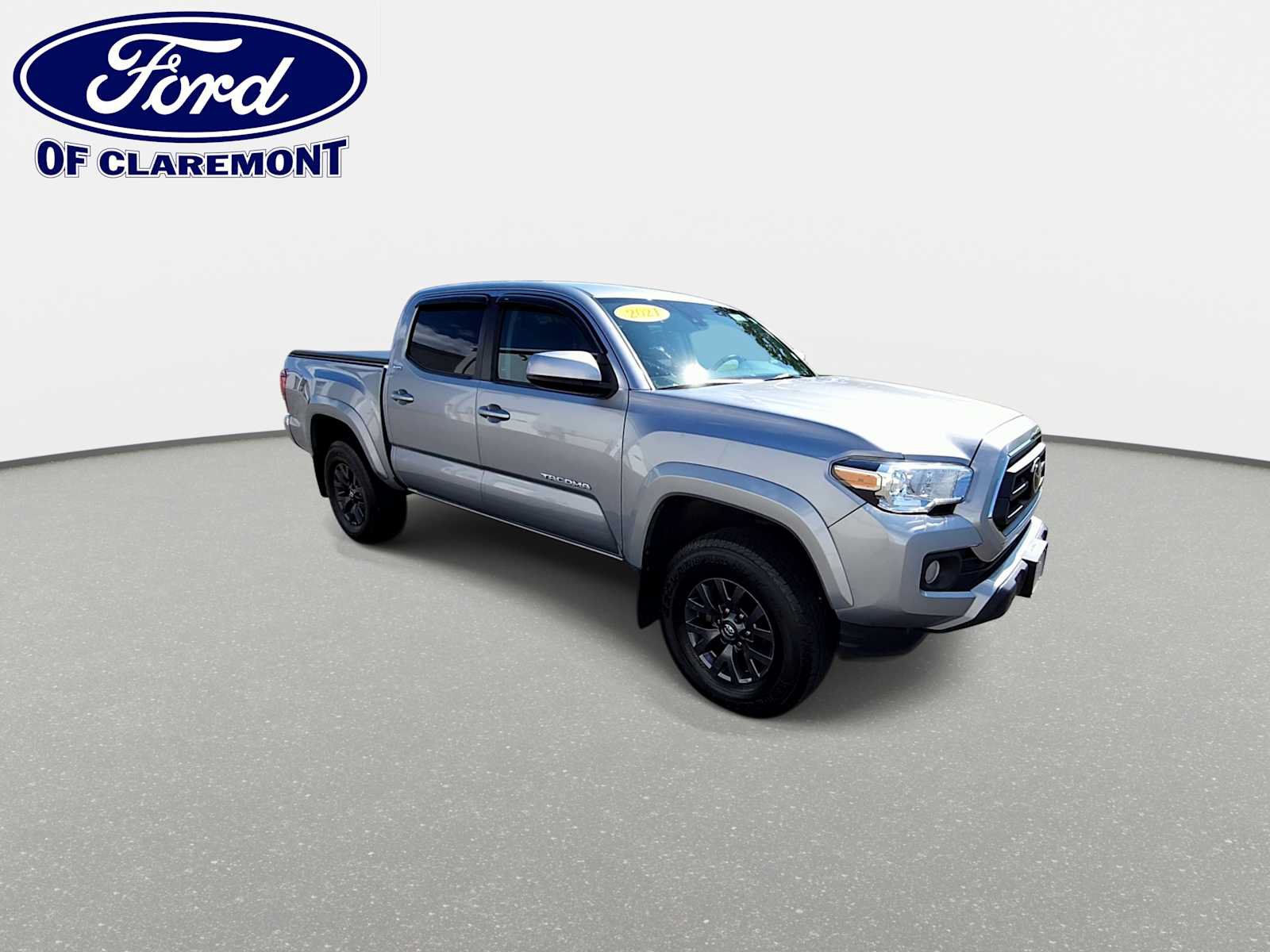 Used 2021 Toyota Tacoma SR5 AWD/4WD image 2