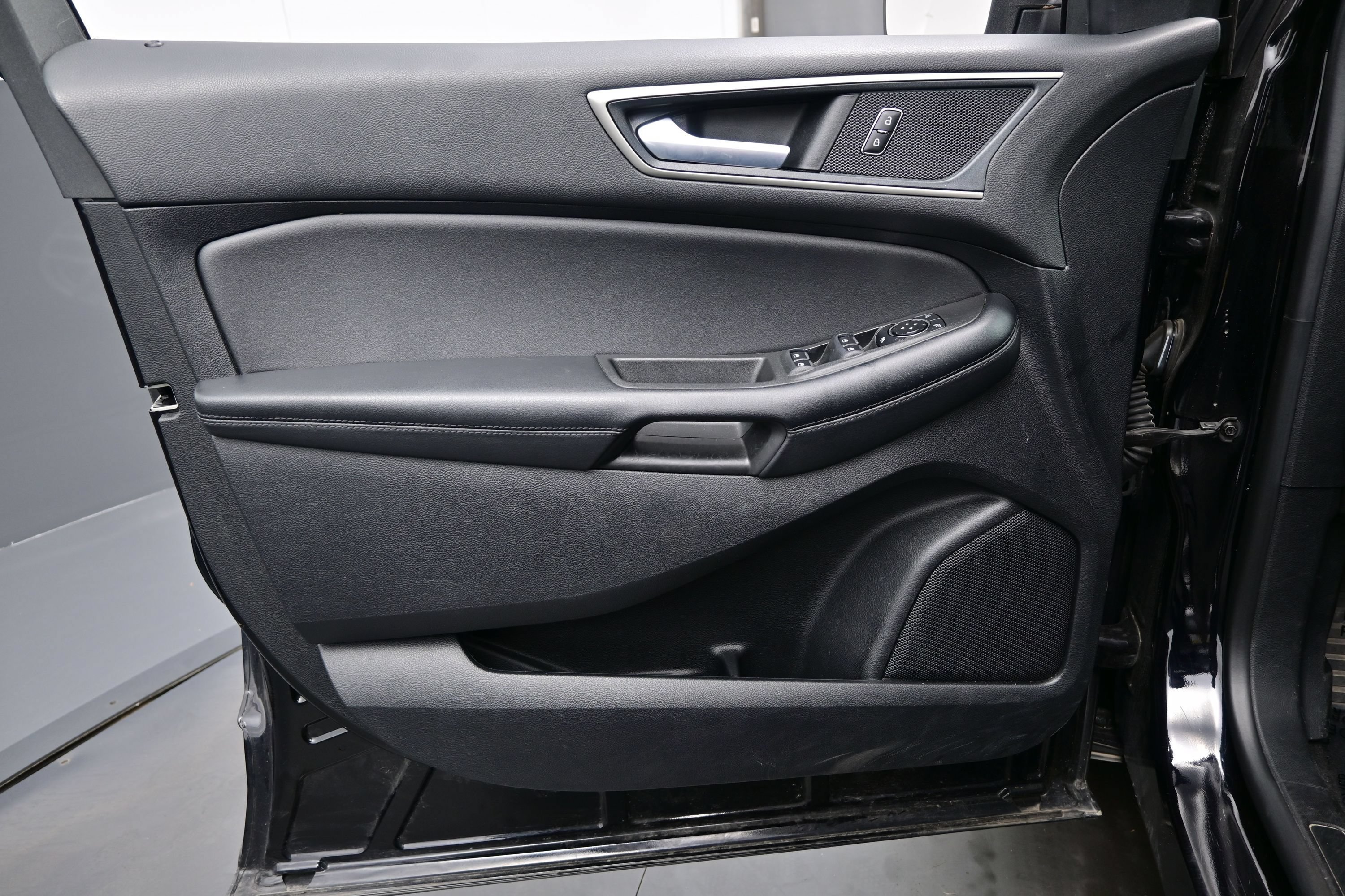 Used 2024 Ford Edge SEL AWD/4WD image 9