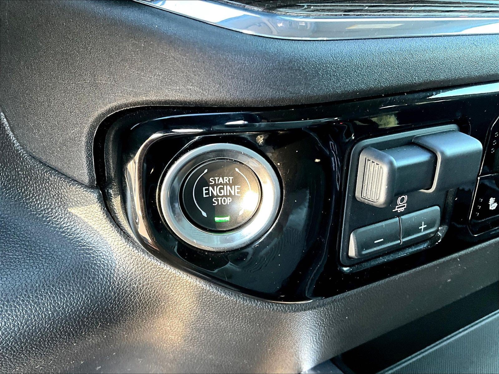 Used 2024 Chevrolet Silverado 1500 LT Trail Boss w/ Convenience Package II AWD/4WD image 39