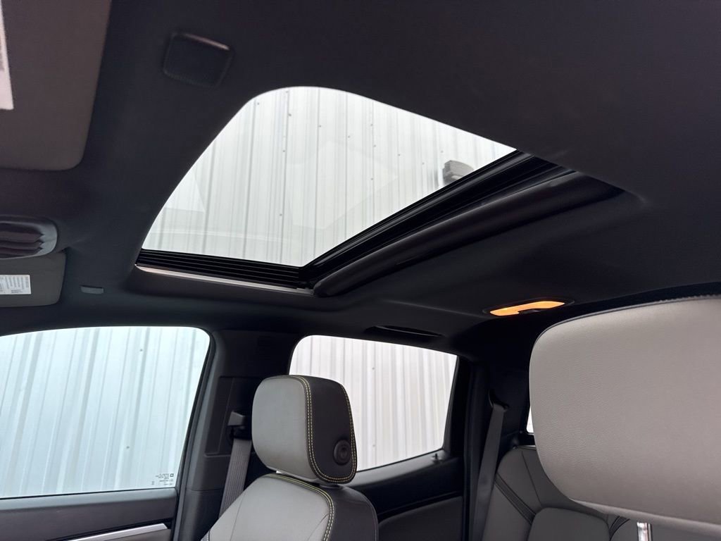 Used 2025 Chevrolet Colorado ZR2 w/ Technology Package image 40