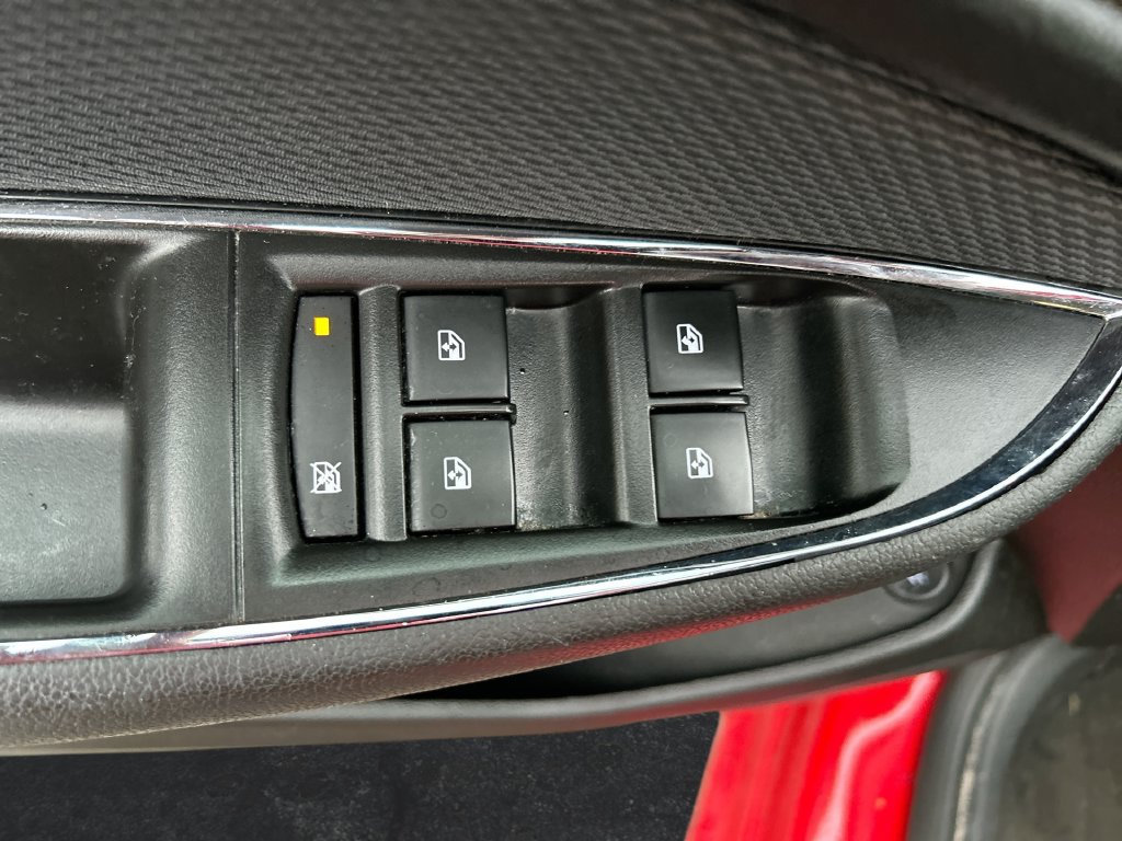 Used 2018 Chevrolet Cruze LS FWD image 12