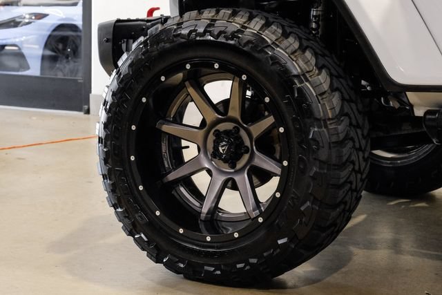 Used 2020 Jeep Gladiator Overland AWD/4WD image 11