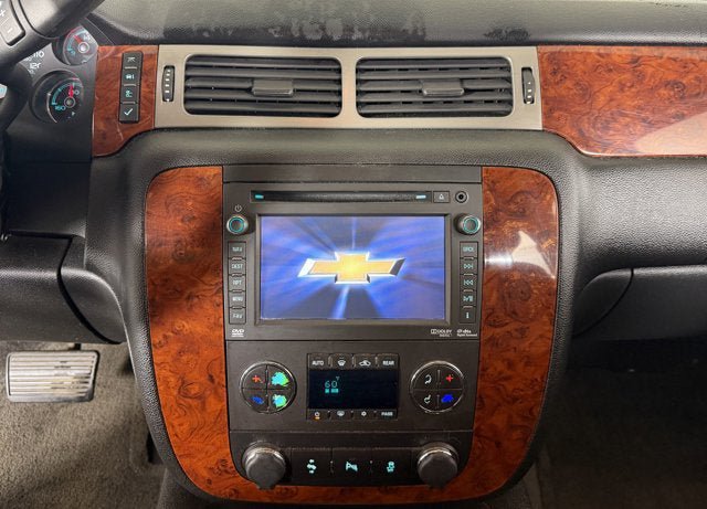 Used 2014 Chevrolet Suburban LT RWD image 13