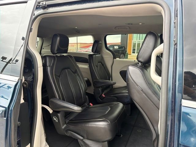 Used 2023 Chrysler Pacifica Touring-L FWD image 29