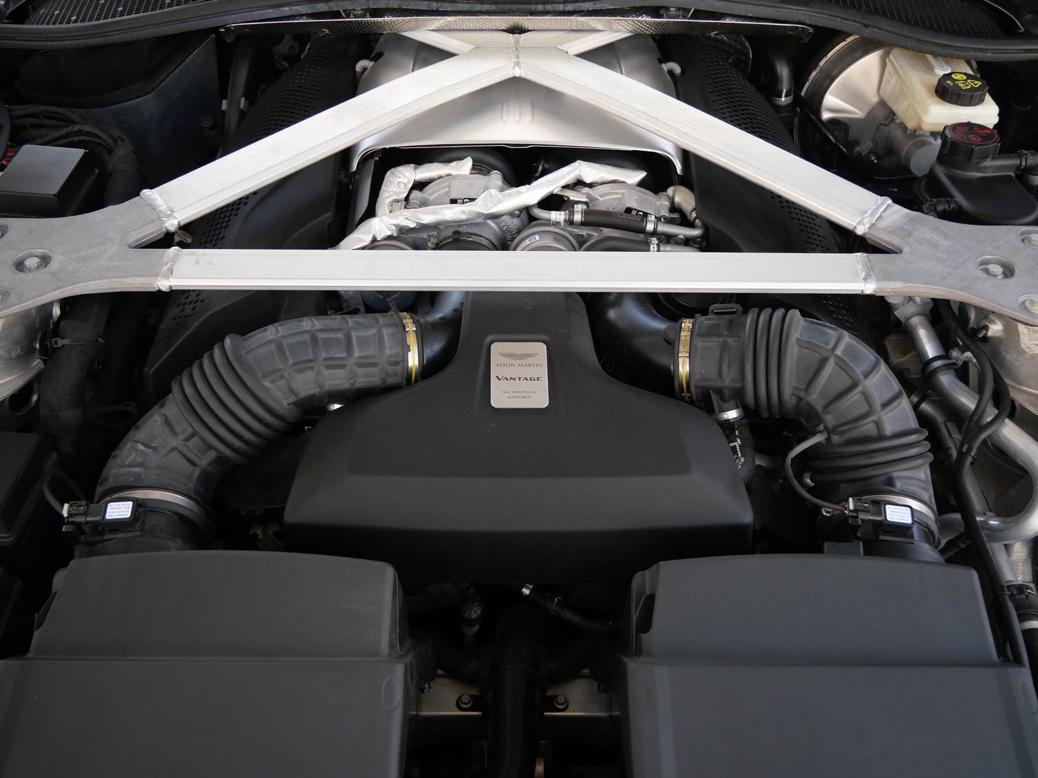 Used 2020 Aston Martin V8 Vantage Coupe RWD image 23