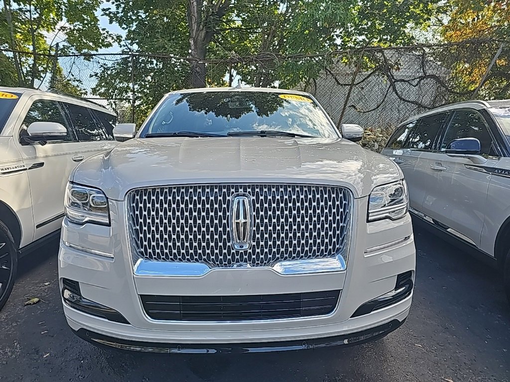 New 2024 Lincoln Navigator L Reserve image 2