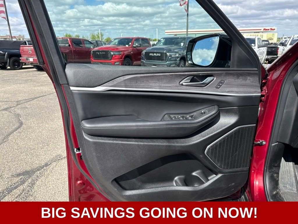 New 2025 Jeep Grand Cherokee L Limited AWD/4WD image 11