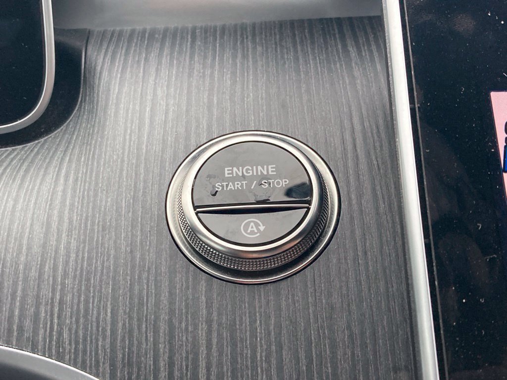 Used 2025 Mercedes-Benz C 300 4MATIC Sedan image 25