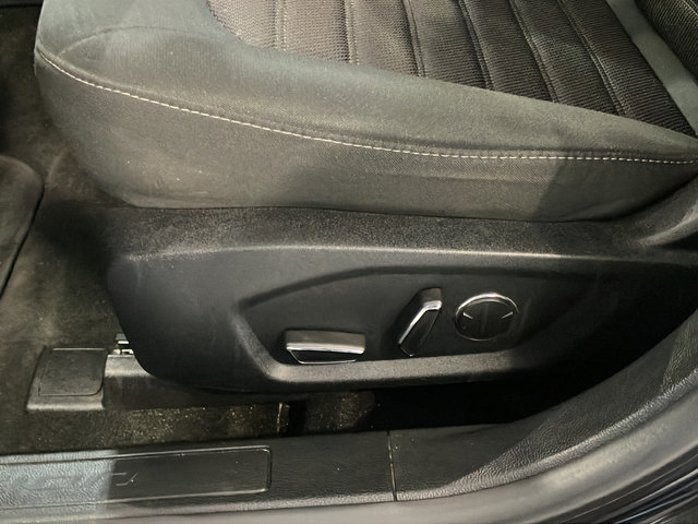Used 2019 Ford Fusion SE FWD image 18