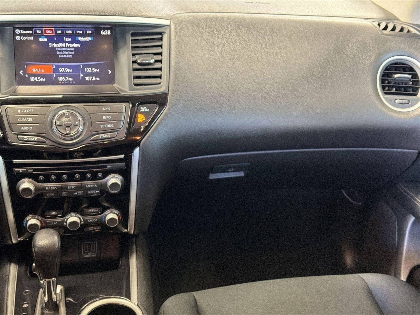 Used 2018 Nissan Pathfinder SV image 25