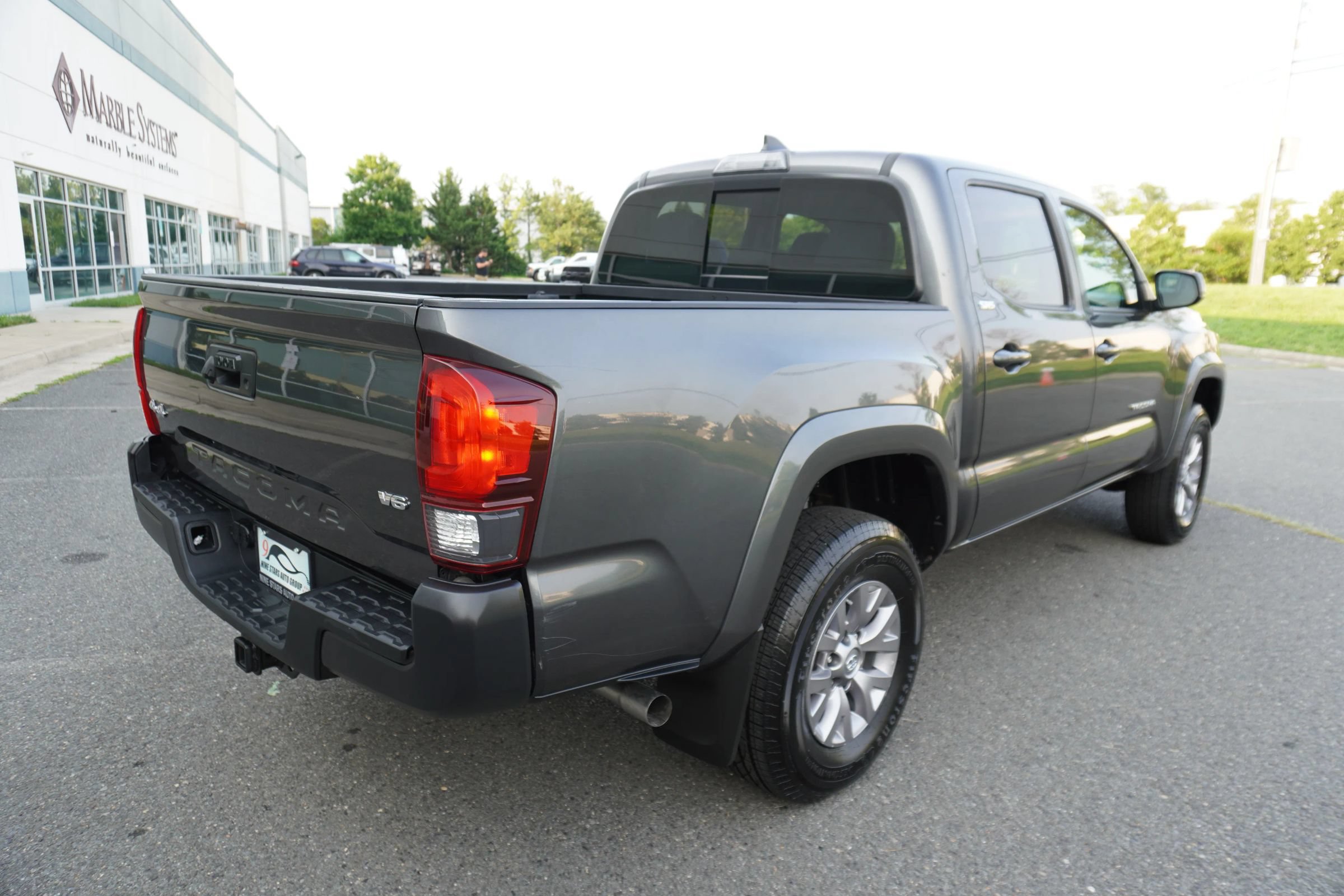 Used 2018 Toyota Tacoma SR5 AWD/4WD image 7