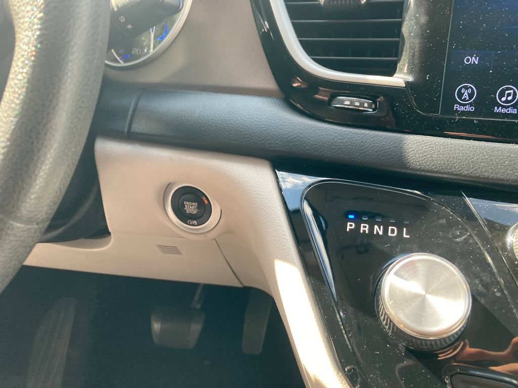Used 2017 Chrysler Pacifica Touring FWD image 24