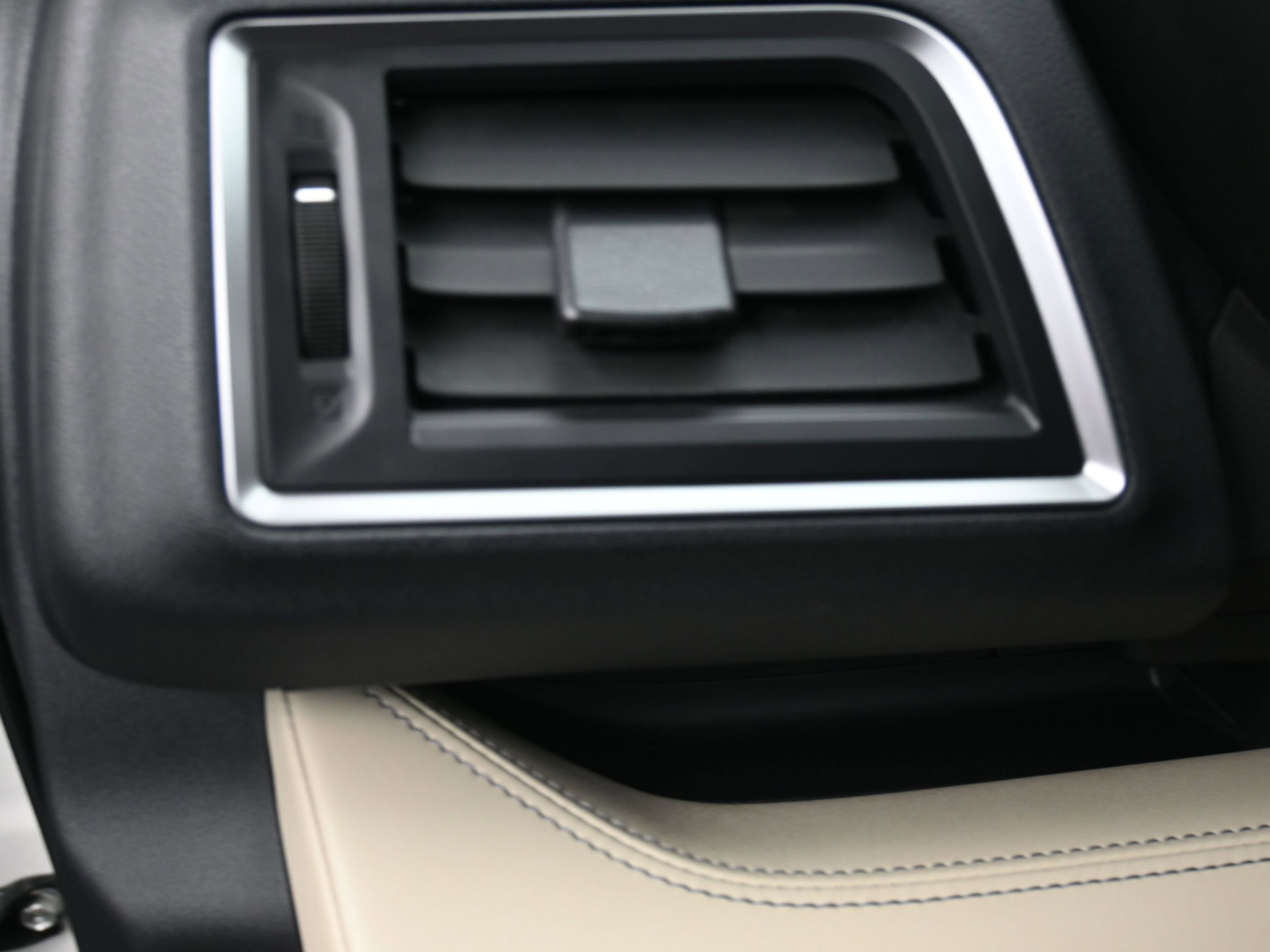 Used 2022 Subaru Ascent Limited w/ Technology Package image 19