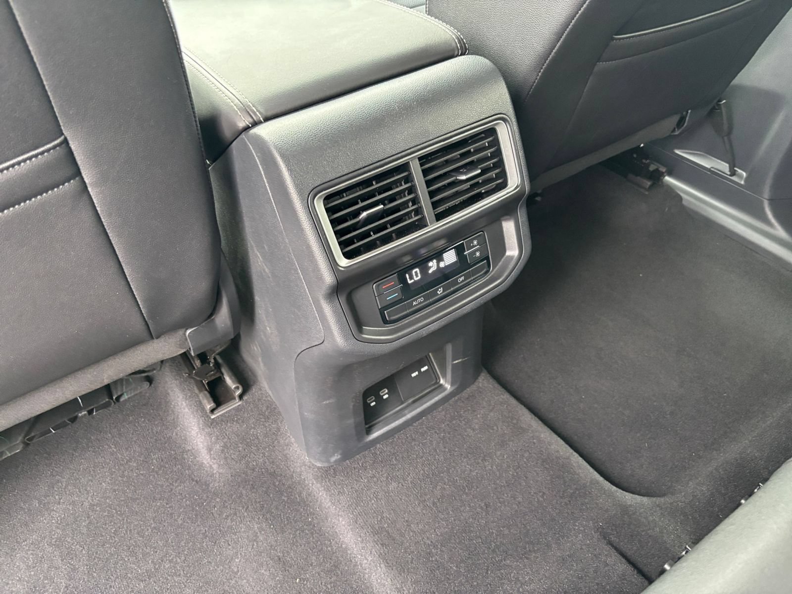 Used 2026 Volkswagen Atlas SE FWD image 25