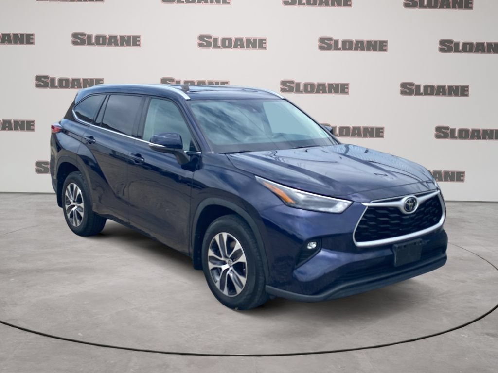 Used 2022 Toyota Highlander XLE AWD/4WD image 7