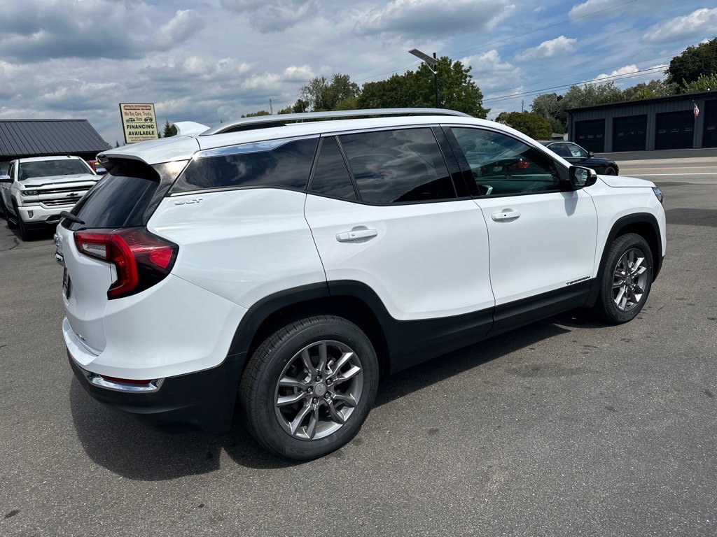 Used 2022 GMC Terrain SLT image 3