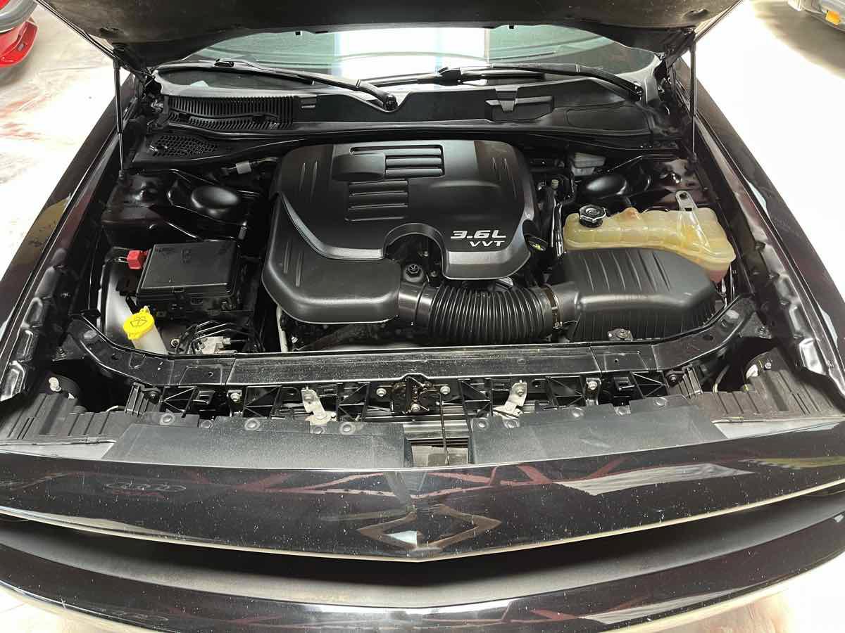 Used 2015 Dodge Challenger SXT Plus RWD image 34
