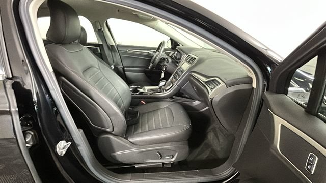Used 2016 Ford Fusion SE w/ Equipment Group 202A AWD/4WD image 29
